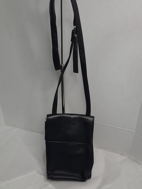 Tignanello Handbags - Tignanello crossbody